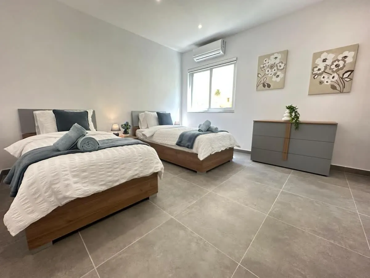3Br Free Parking Paceville Beach San Ġiljan 0*,  Málta